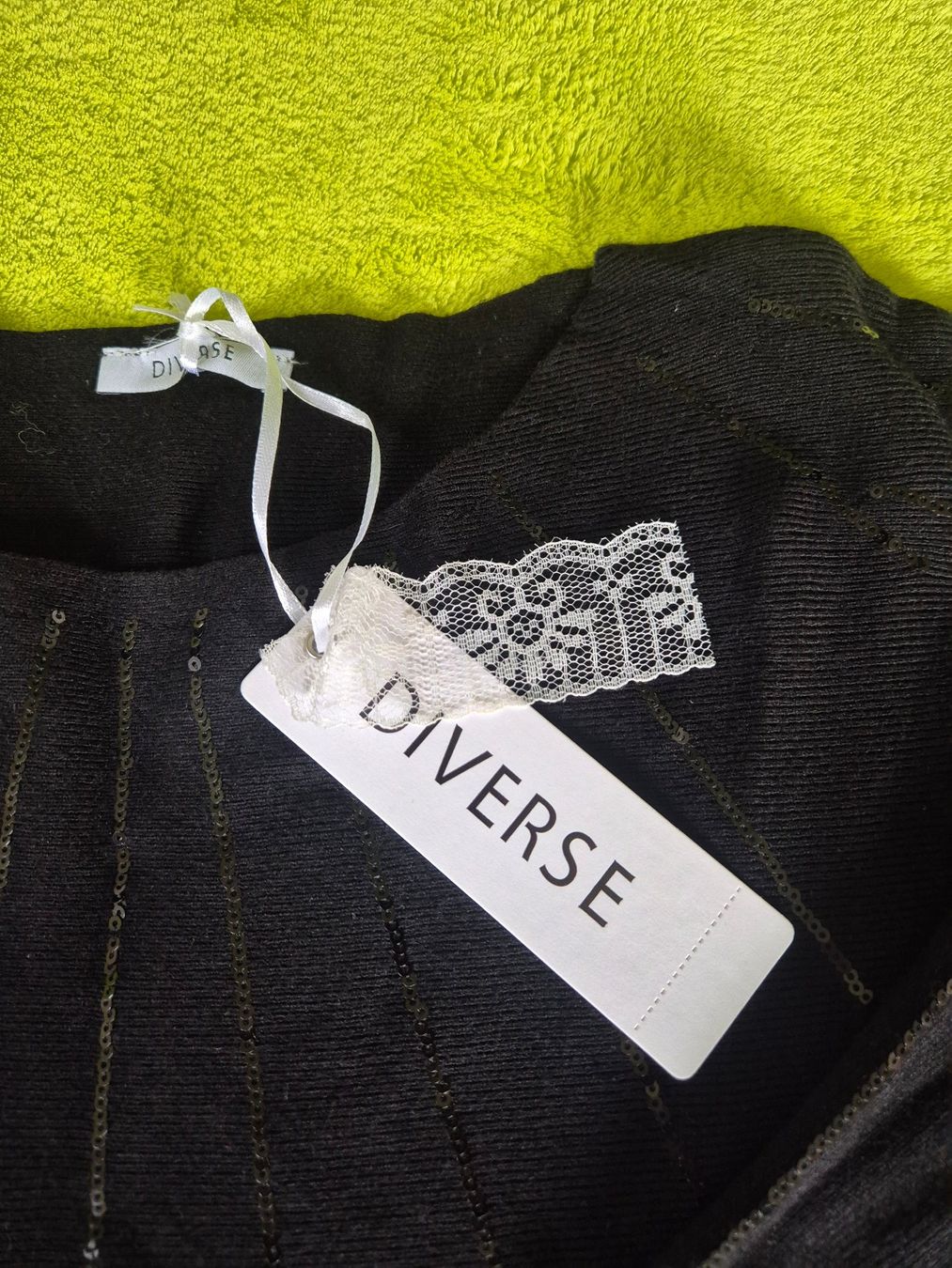 Maglioni & Felpe: Schwarzer Strickpullover mit Pailletten Grösse 40/42 NEU – Nuovo (secondo la descrizione) da Winterberg ZH venduto da Gemini63 6
