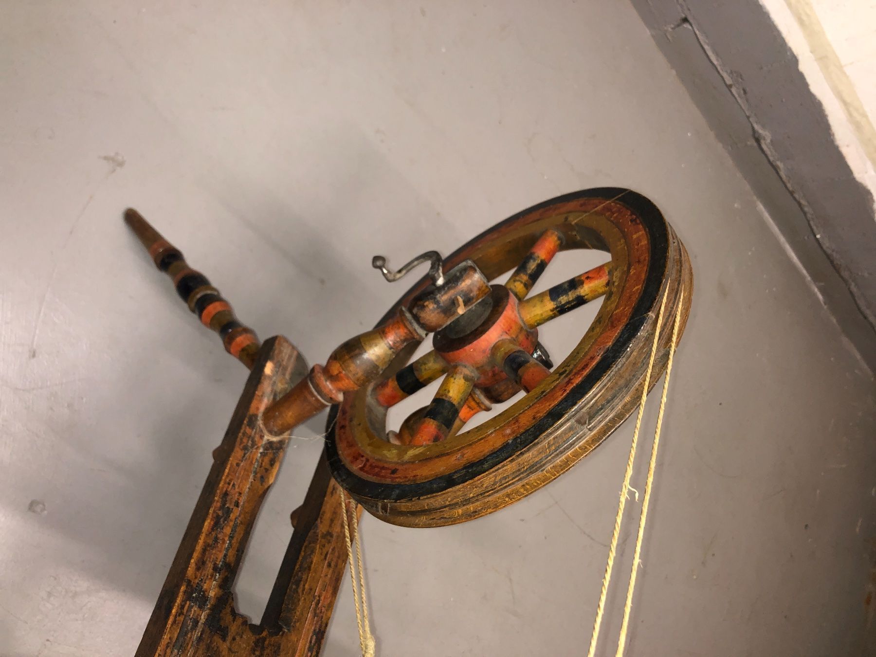 Ruote per filare: Antikes Spinnrad – Usato da Schlieren venduto da Flower5 3