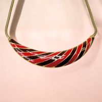 Collier vintage en métal doré et émail rouge/brun