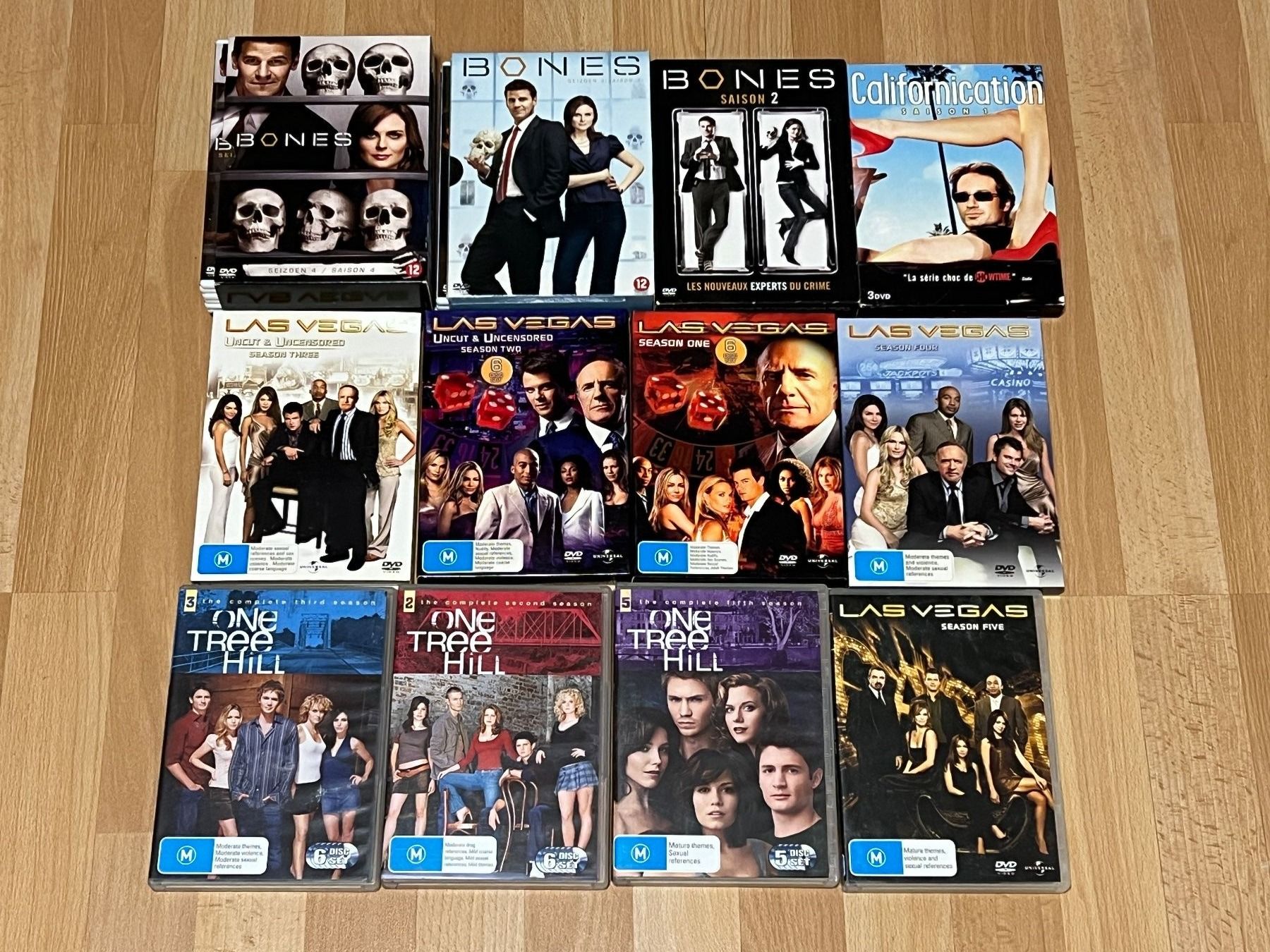 Tutti i DVDs: 12 coffrets Bones, Californication, Las Vegas, One tree hill – Usato da Murist venduto da kalmec