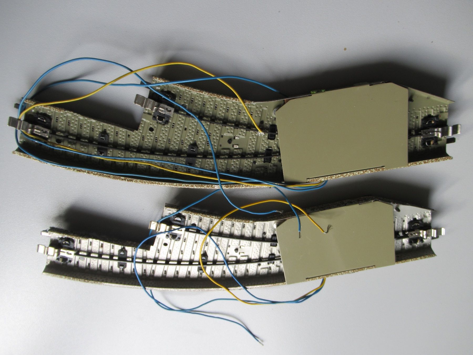 Märklin Modelleisenbahnen: 2 Elektromagnetische Bogen-Weichen 5141 – Gebraucht aus Obergösgen von cairn 1