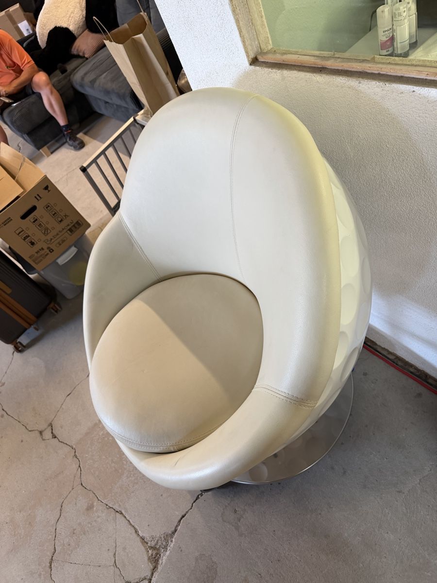 Poltrone: Sessel Golfball Design Leder weiss drehbar  – Usato da Rotkreuz venduto da GoldHeinz 6