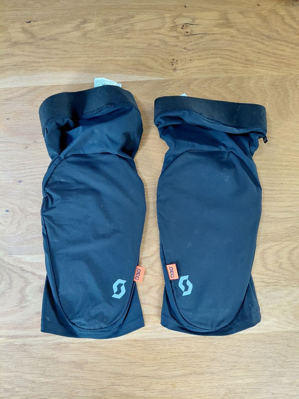 Protezioni & Imbottiture: Scott Soldier Ghost Knee Guards schwarz Grösse S – Usato da Ennetmoos venduto da xivvi7