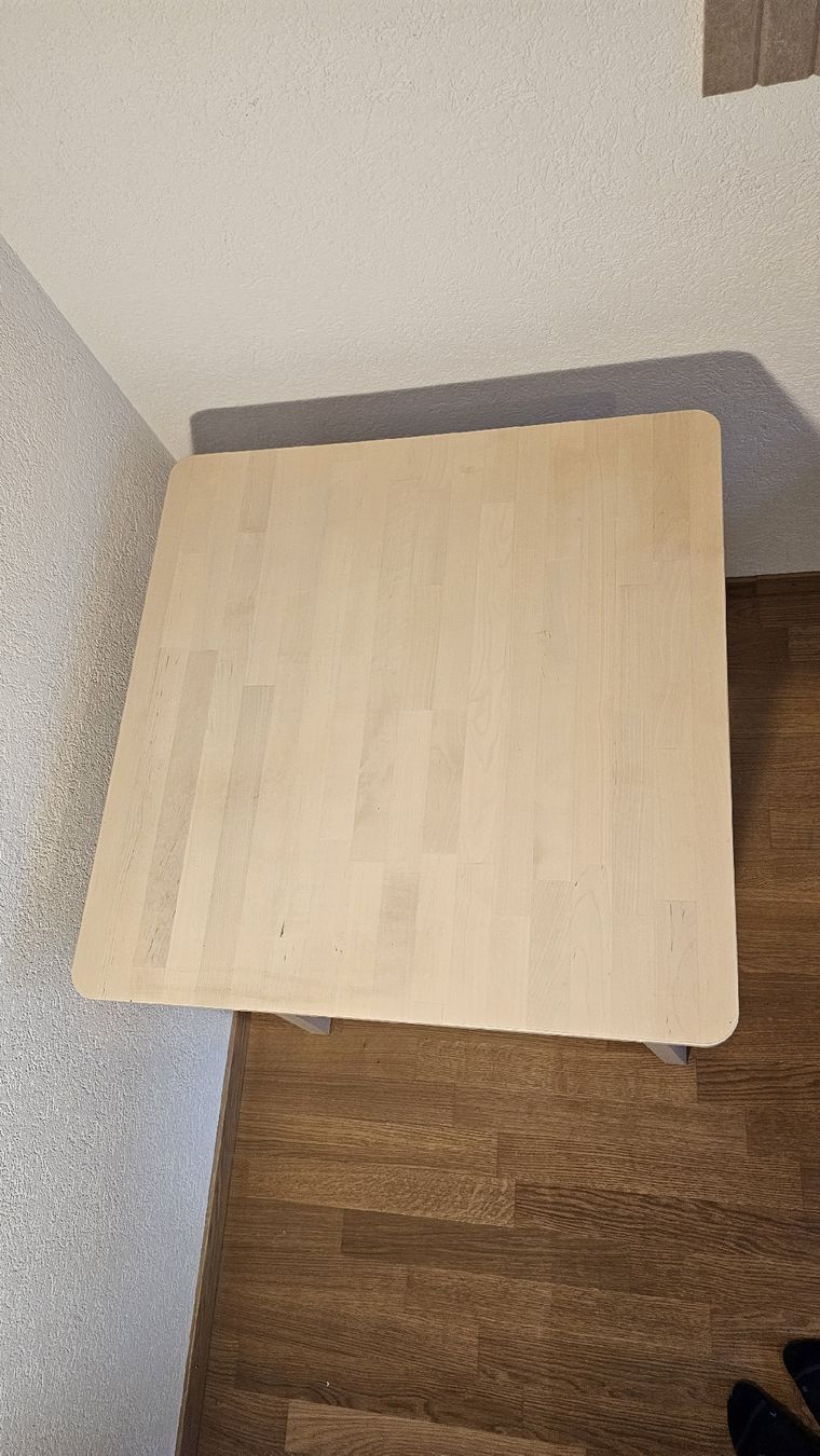 Tische: Holztisch quadratisch – Gebraucht aus Ueberstorf von lis_zbb7 2