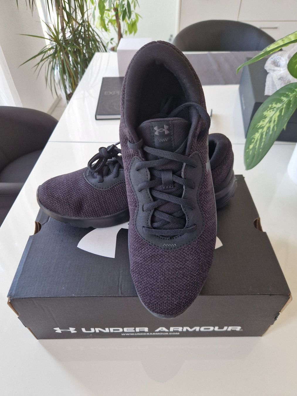 Scarpe da uomo: Under Armour Schuhe (Gr. 42) – Nuovo e nell'imballaggio originale da Wallisellen venduto da LaszloCH 1