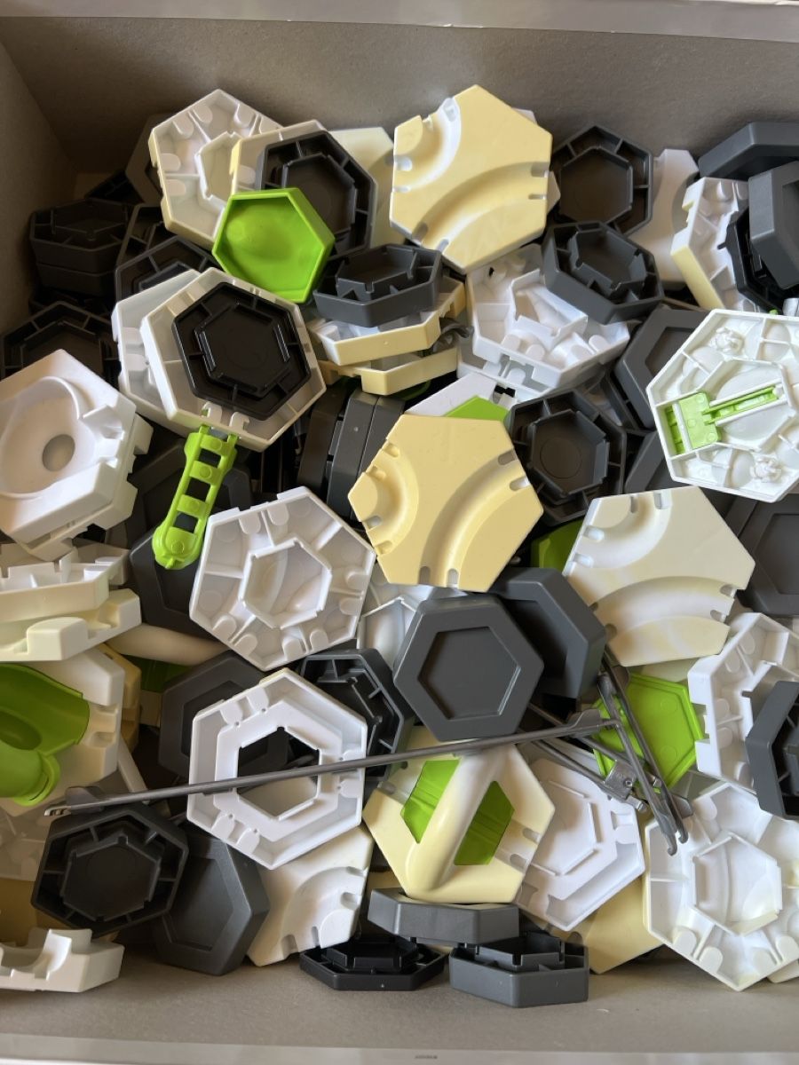 Giochi: Gravitrax Starter-Set (erweitert) mit Kugeln, CH-Version – Usato da Grüt (Gossau ZH) venduto da BOOOTSY 1