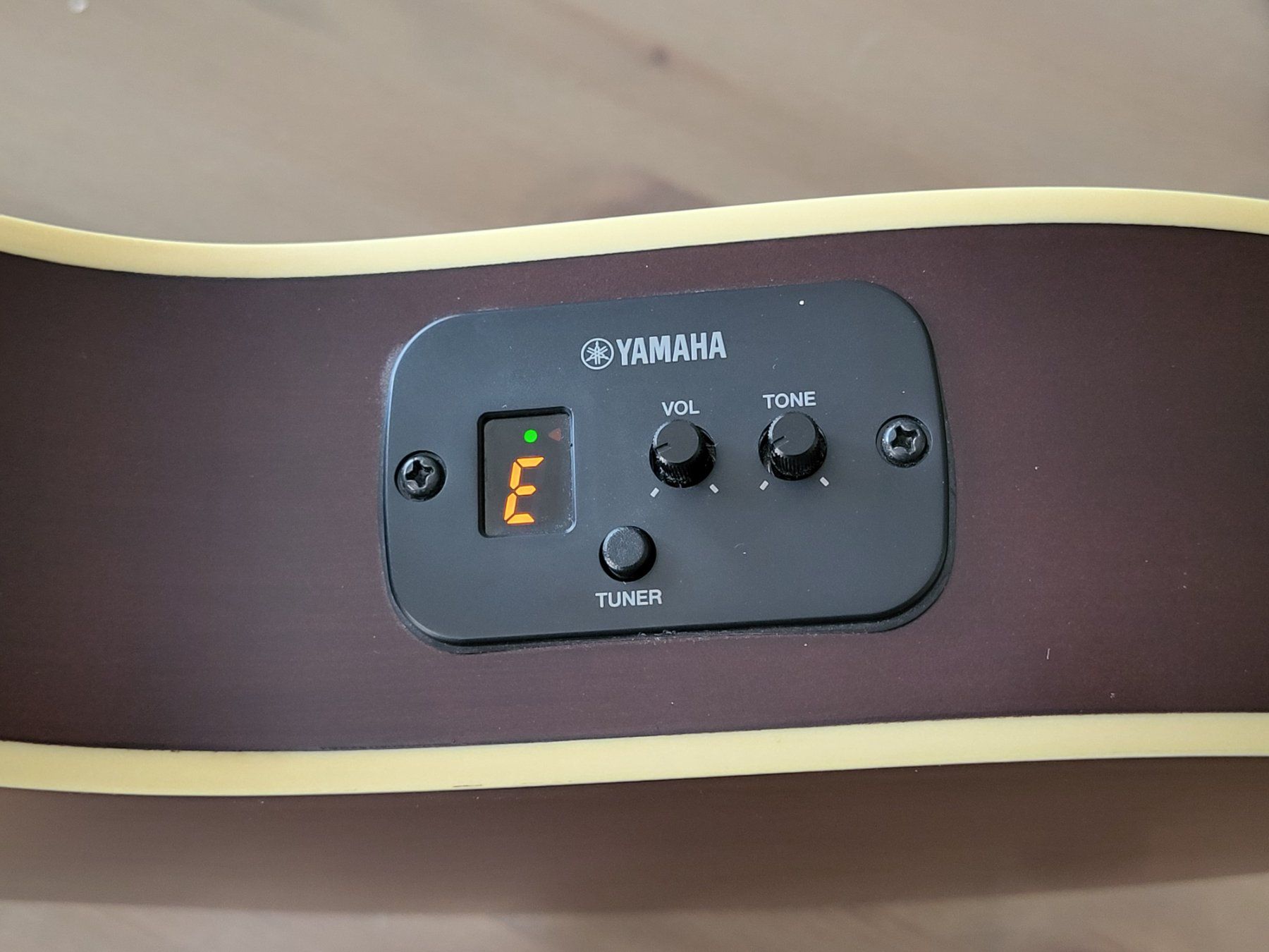 Yamaha Strumenti musicali: Yamaha APXT2 kompakte Akustik-E-Gitarre mit Tasche & Gurt – Usato da Gattikon venduto da boriskhv 4