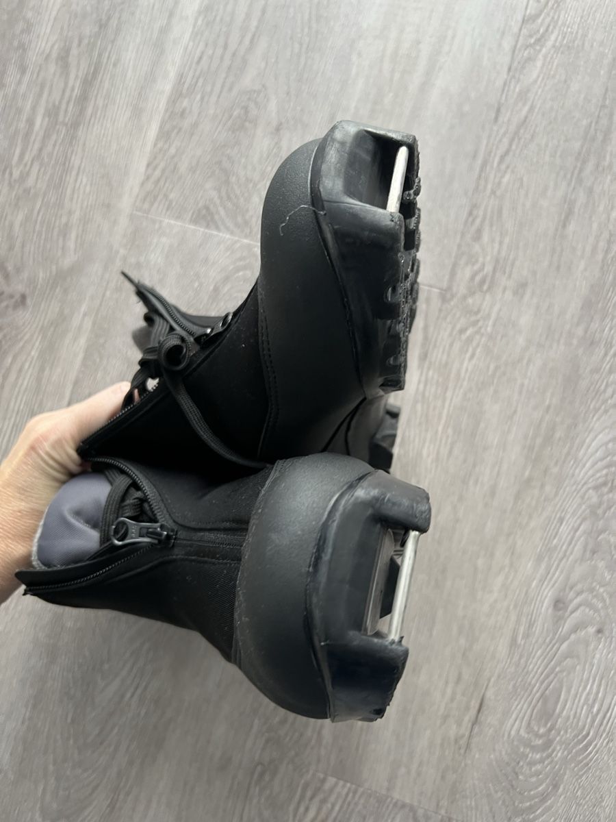 Decathlon Scarpe per ragazzi: Chaussures ski de fond - taille 36 – Usato da Ste-Croix venduto da Caramel31 4