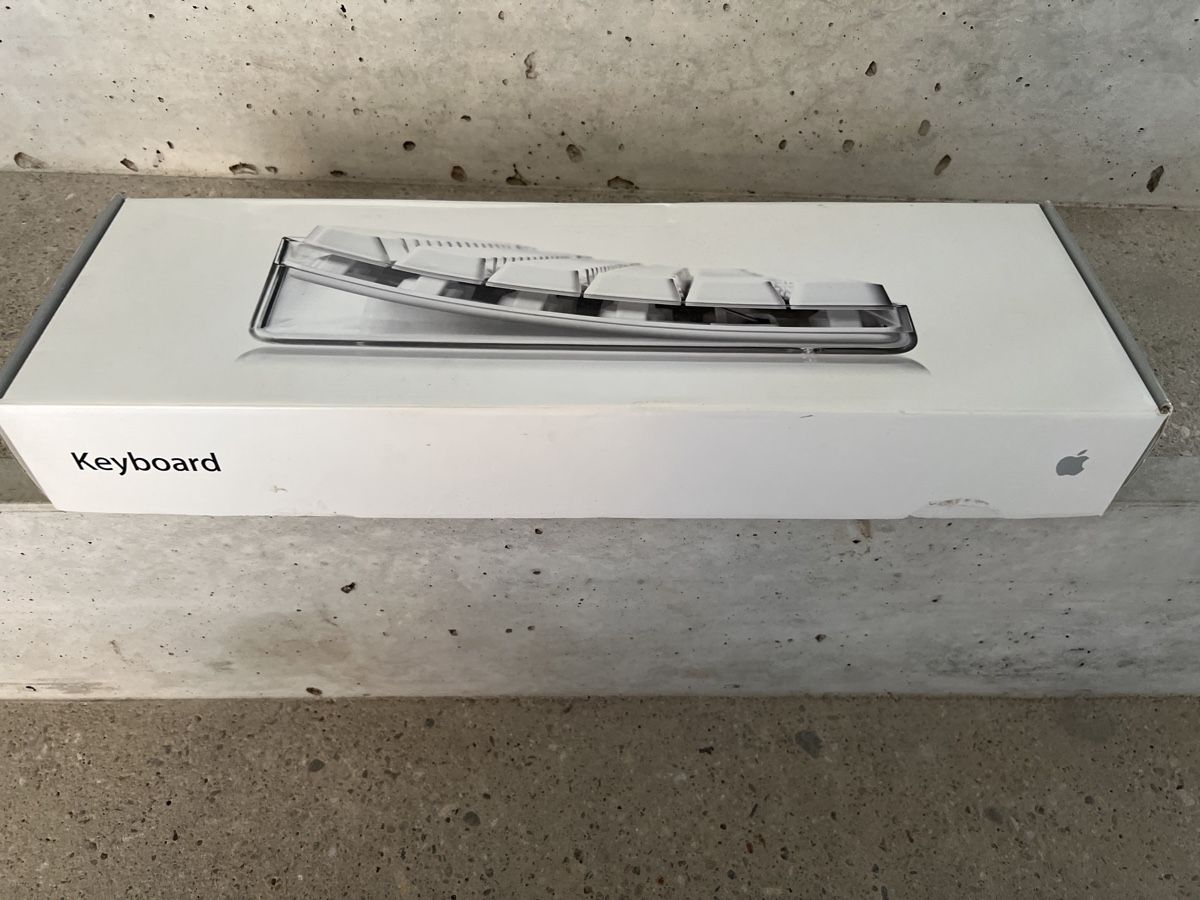 Apple Tastaturen: Apple Tastatur CH A1048 EMC 1944 USB  – Gebraucht aus Mülligen von