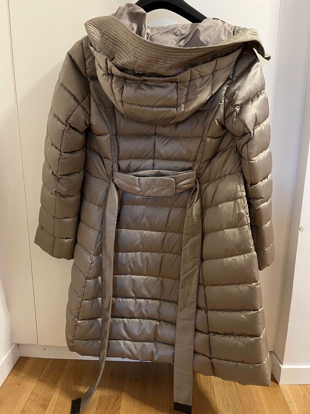 Max Mara Cappotti: MAX MARA Cube Coat Mantel Down Jacket – Nuovo (secondo la descrizione) da Ebmatingen venduto da dartim 4