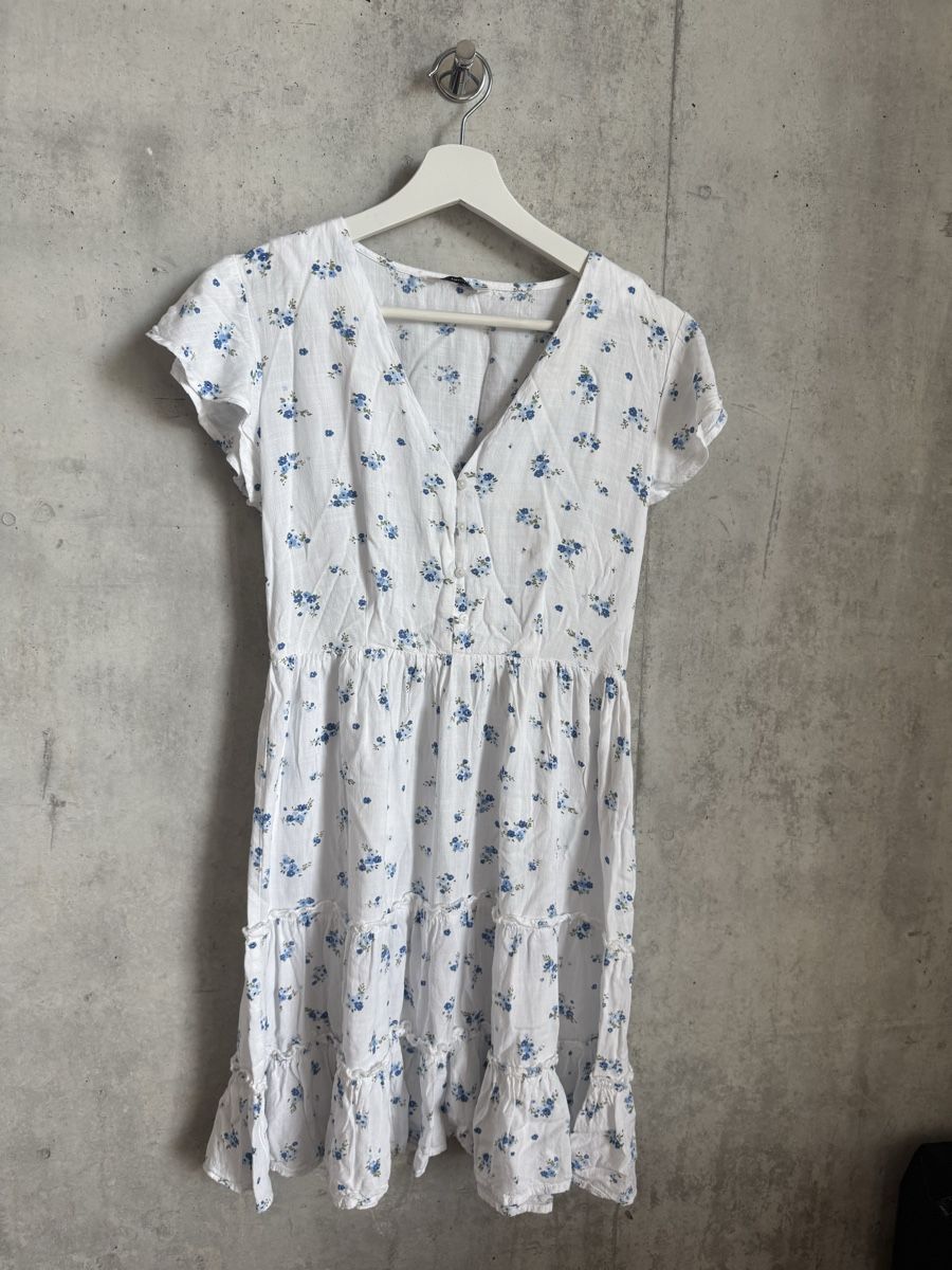 Robes: Kurzes Sommerkleid mit Blumen – D'occasion à Zürich par liv_mt5g