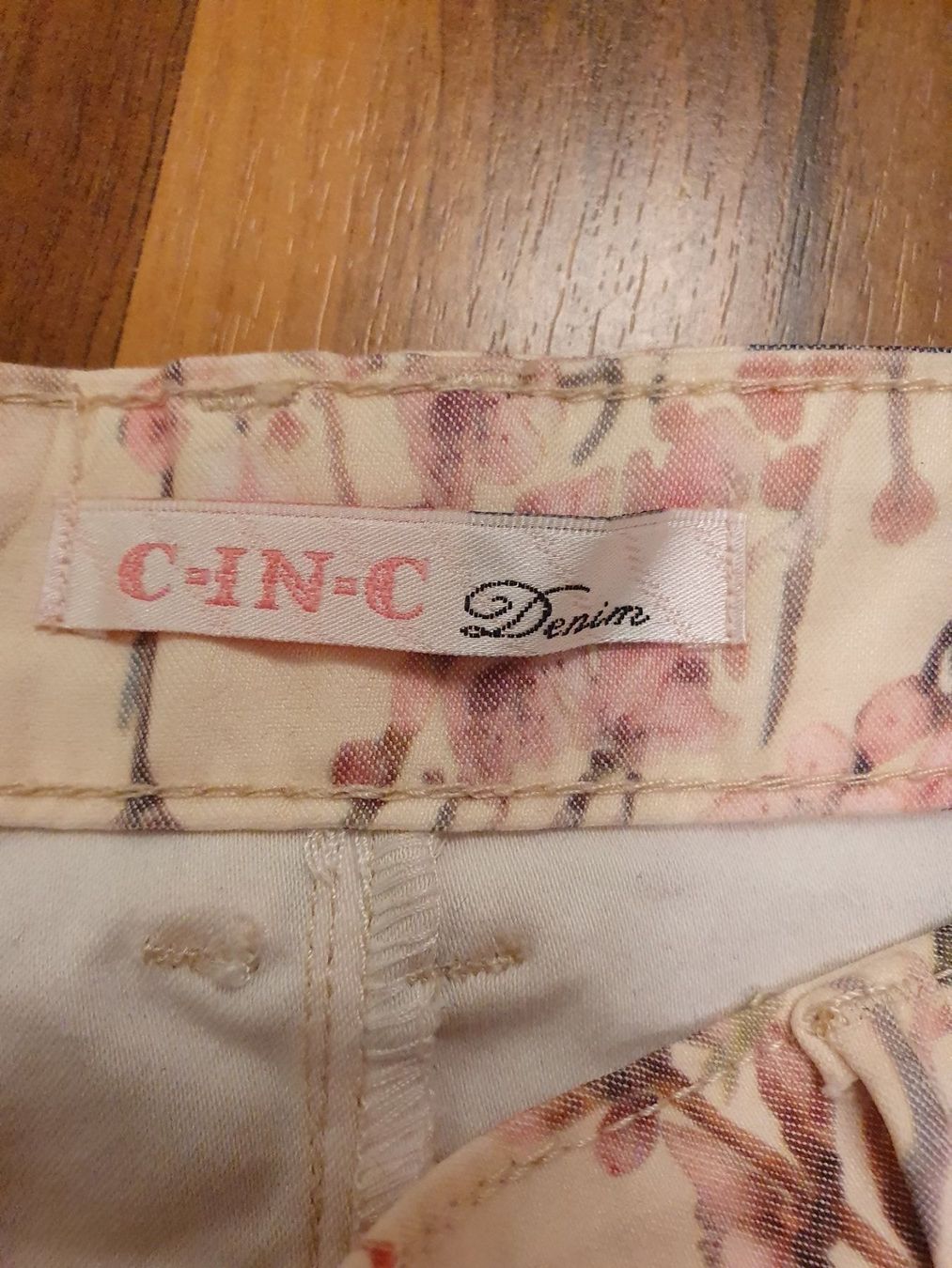 Jeans: Neue Blumenjeans Grösse XS/S – Neu und originalverpackt aus Beinwil (Freiamt) von LordS.09 3