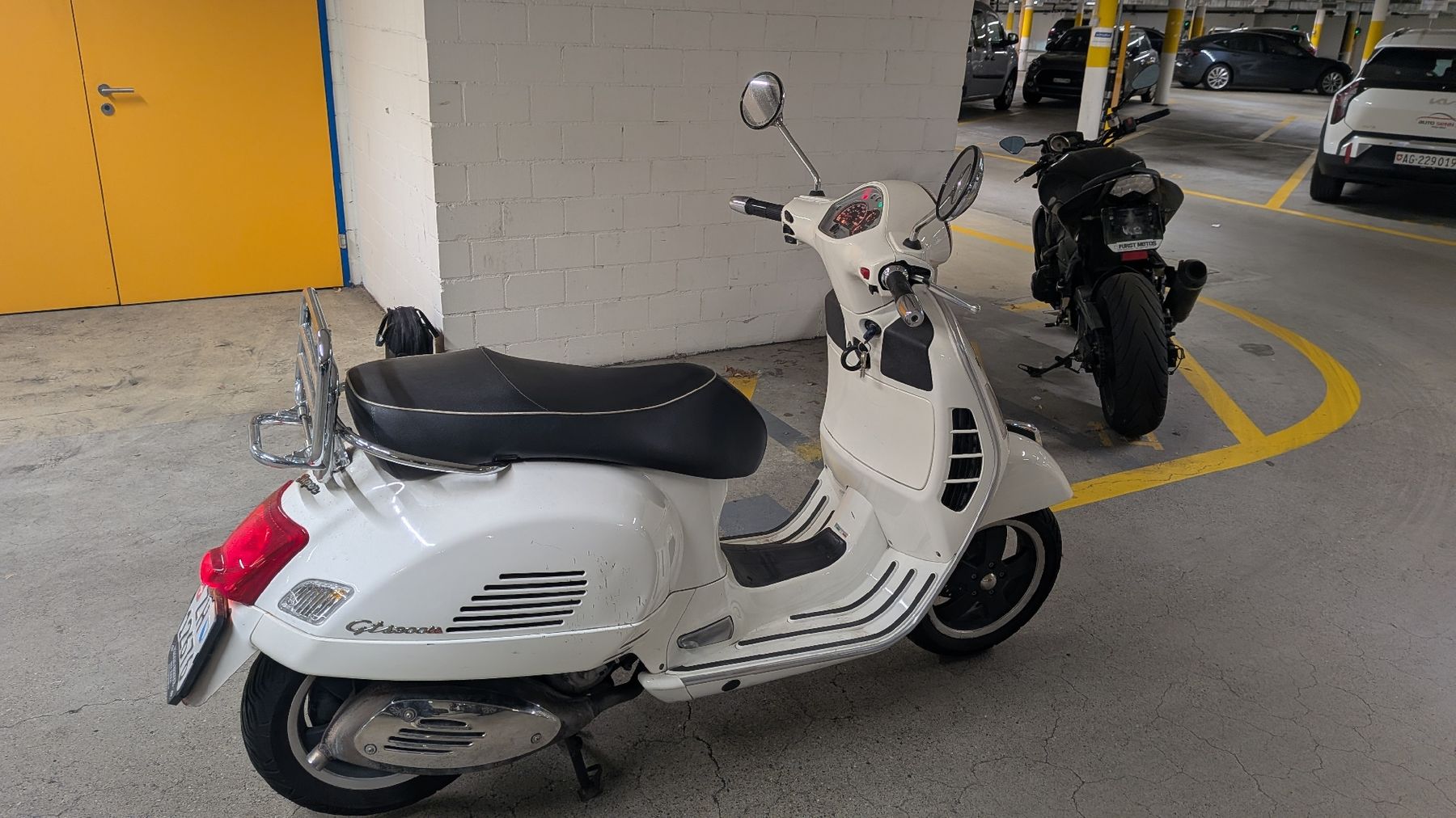 Vespa Scooters: Piaggio VespaGTS Super 300 – D'occasion à Wettswil par jac_jh2v 1