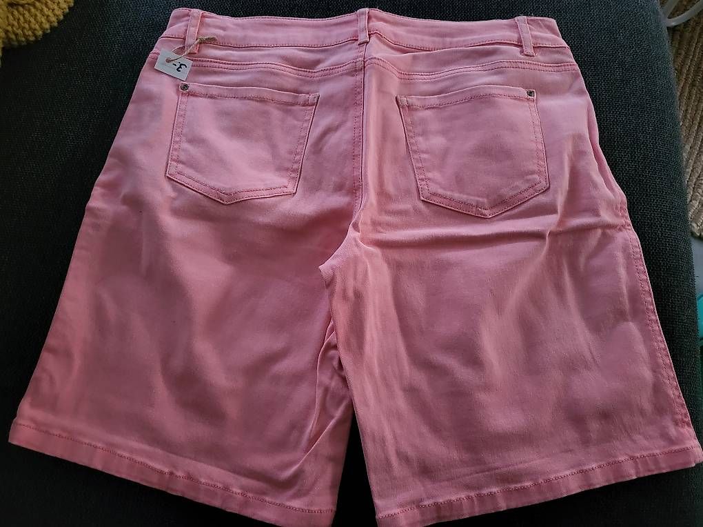 Pantaloni: Short femme – Usato da Ecuvillens venduto da loloall 1
