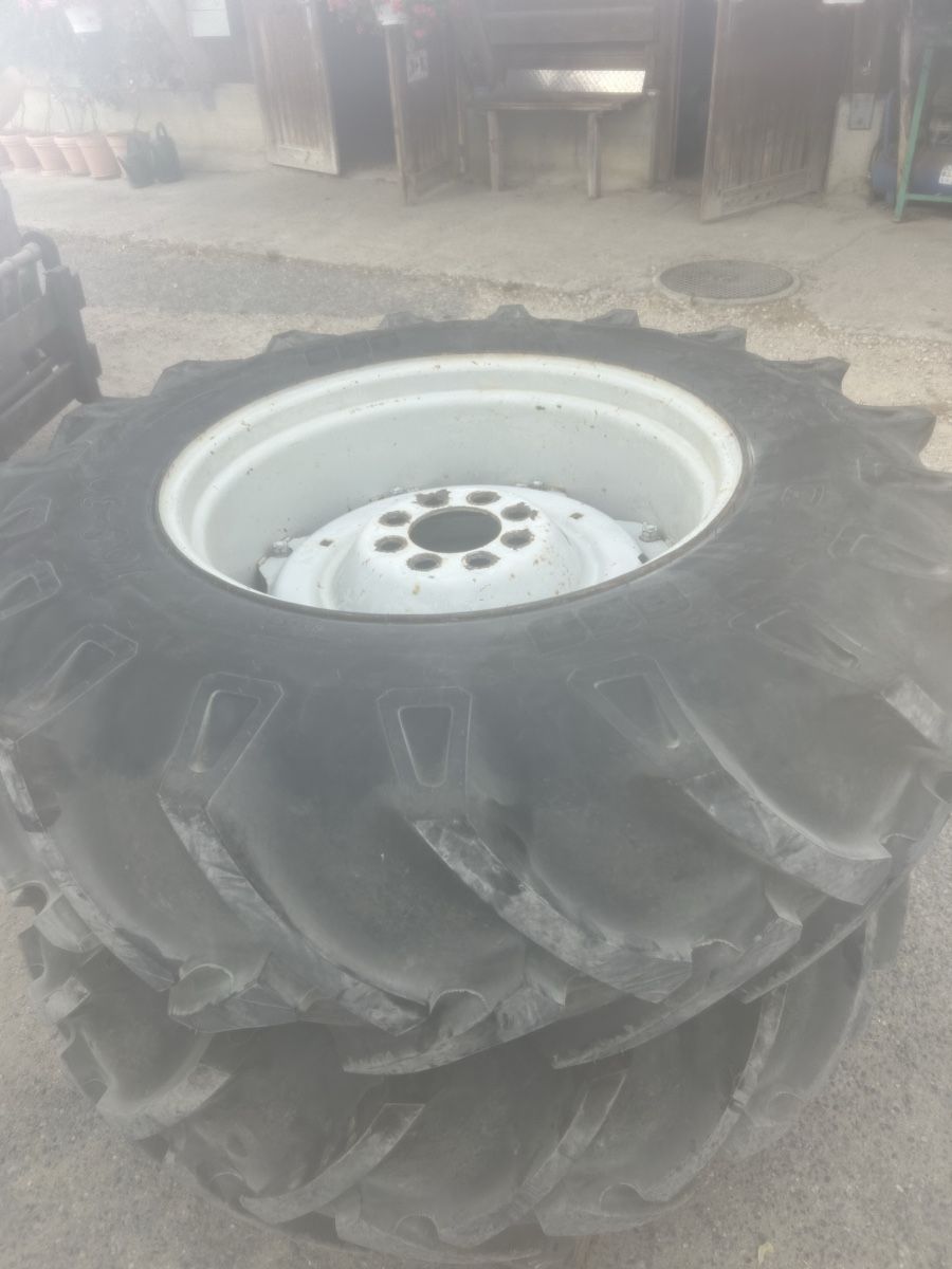 Pneumatici & Ruote complete: Ford Traktor Räder 16.9 - 30 – Usato da Kienberg venduto da tim_qfp2 1