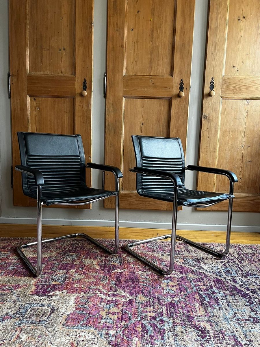 Stühle: 2 chaises noires style Freischwinger – Gebraucht aus Murten von noemiei 2