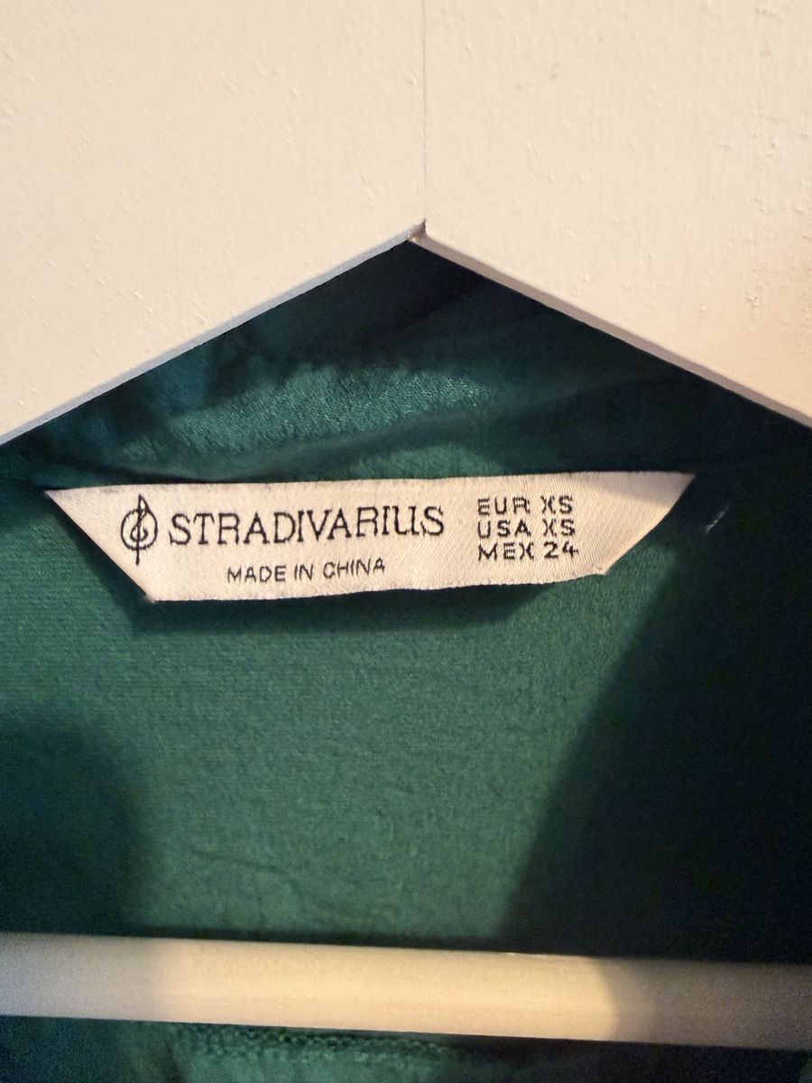 Stradivarius Camicette: Smaragdgrüne Bluse von Stradivarius, Grösse XS – Nuovo (secondo la descrizione) da Kriens venduto da Livv7 1