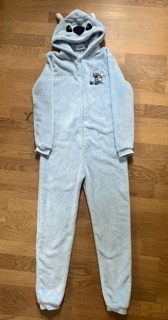 Disney Pigiama & Simili: Kuscheliges Jumpsuit-Pyjama 'Stitch' hellblau – Usato da Steinmaur venduto da Dyleila