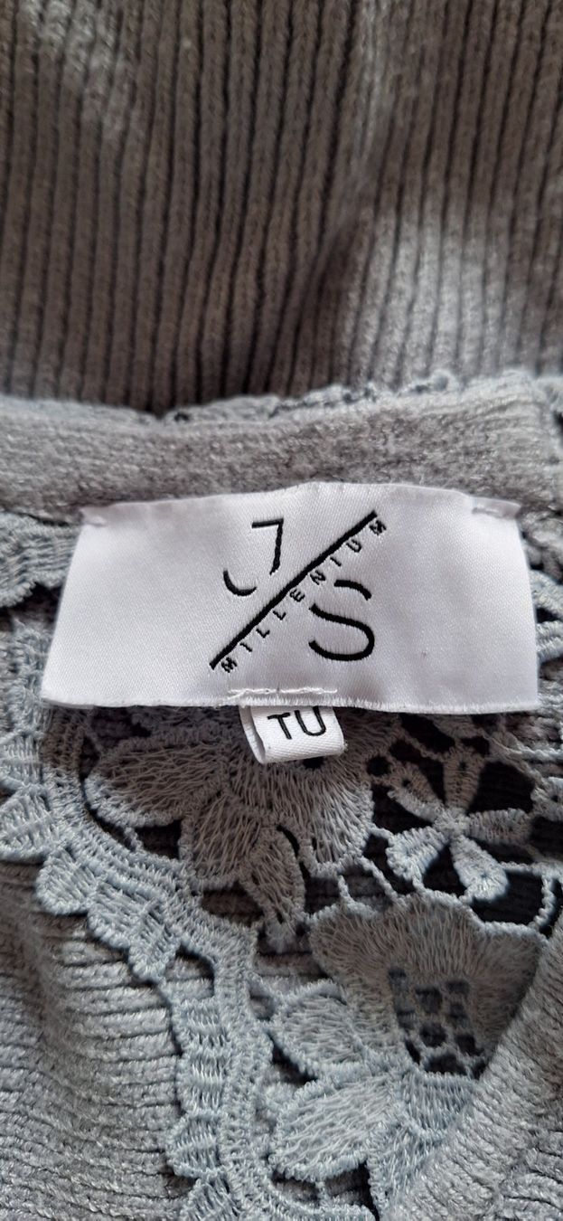 Pullover & Sweatshirts: joli pull bleu, dos dentelle – Neu und originalverpackt aus Lussery-Villars von pousinete02 4