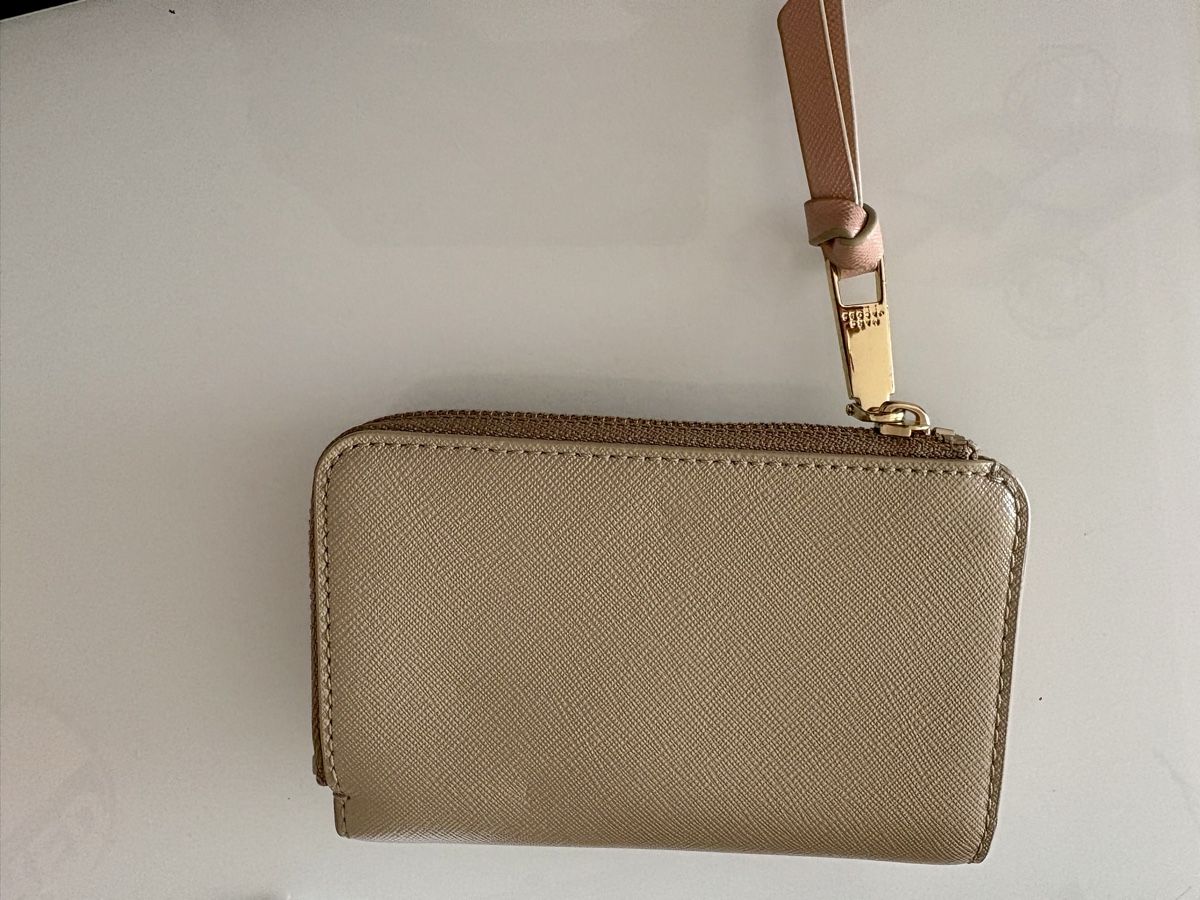 Marc Jacobs Portamonete: Portefeuille en Cuir Marc Jacobs – Nuovo (secondo la descrizione) da Romanel-sur-Lausanne venduto da Tania.P 1