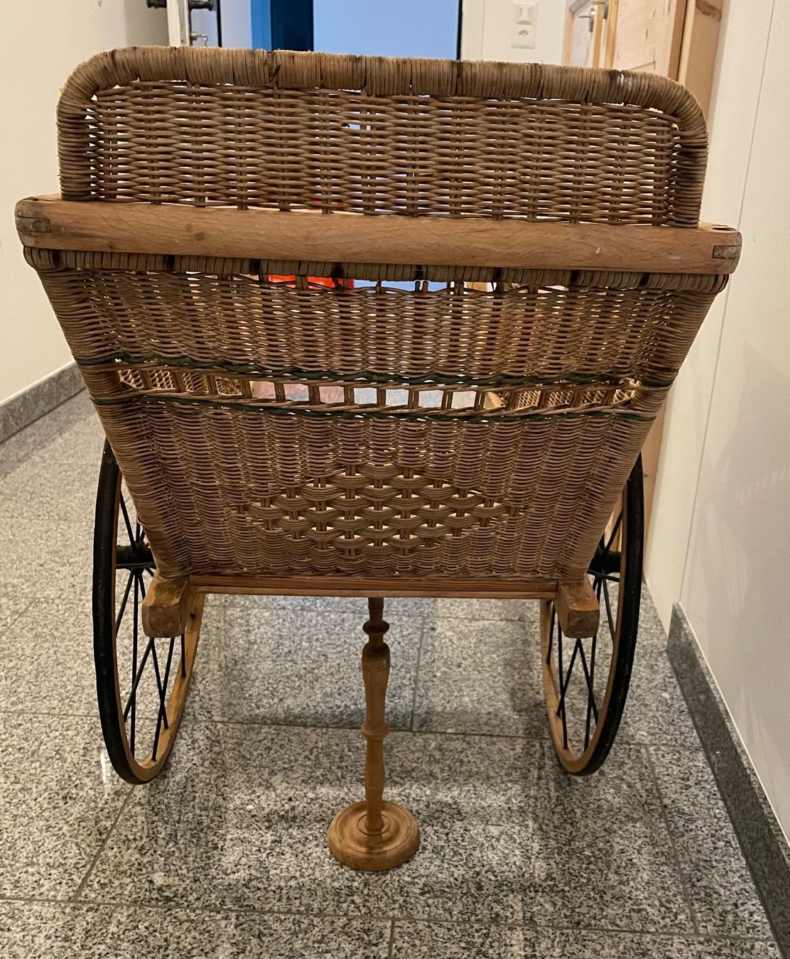 Carrozzine: Kinderwagen Antik – Usato da Thusis venduto da luna1967 1