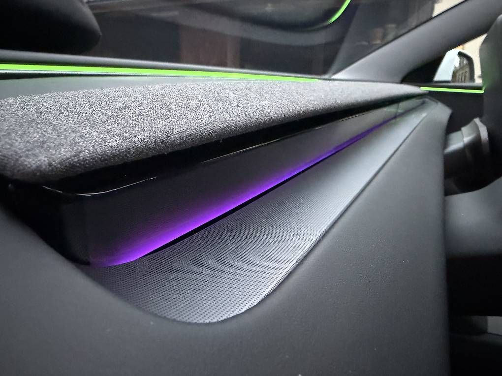 Automobili: Tesla Model 3 Highland Ambiente light RGB – Usato da Schöftland venduto da Golf_R20