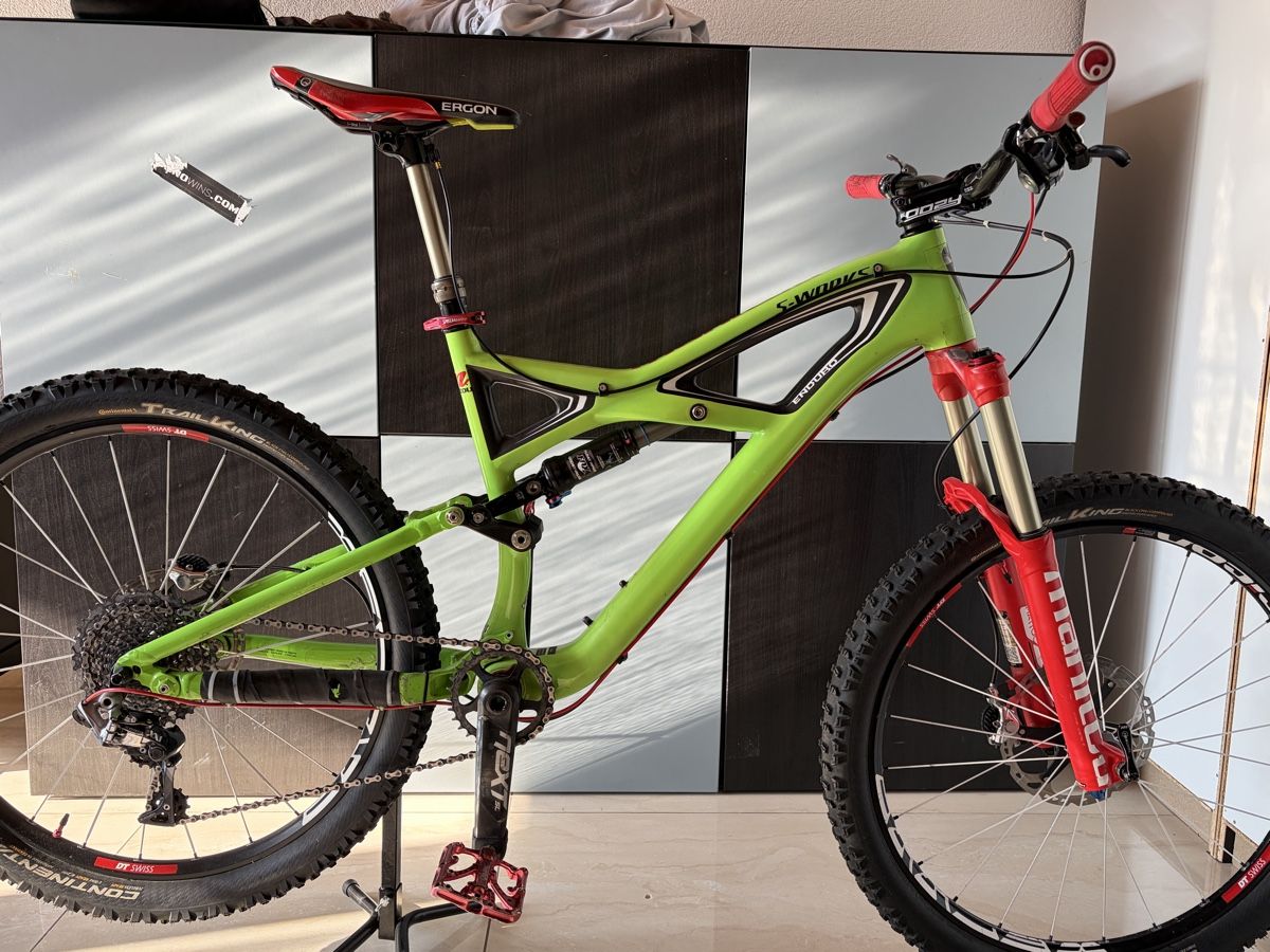 Specialized Biciclette: Specialized Enduro S Works custom/Carbon/ Fully – Usato da Lostorf venduto da ret_pv5j