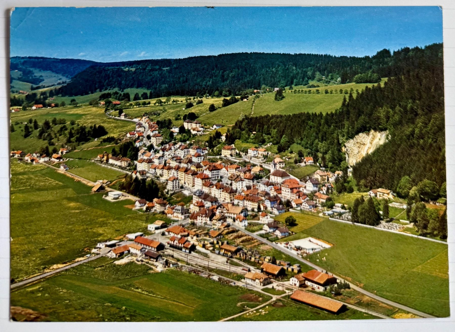 Cartoline postali: Les Ponts-de-Martel  - Belle vue aérienne – Usato da Lutry venduto da Ediego