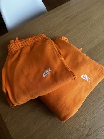 Nike Hoodie & Jogginghose Set Orange Grösse M. Top Zustand!
