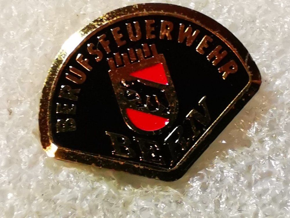 Placchette & Badge: Ansteckpin 56: Berufsfeuerwehr Bern – Usato da Oppligen venduto da Pin-Fall-Shop