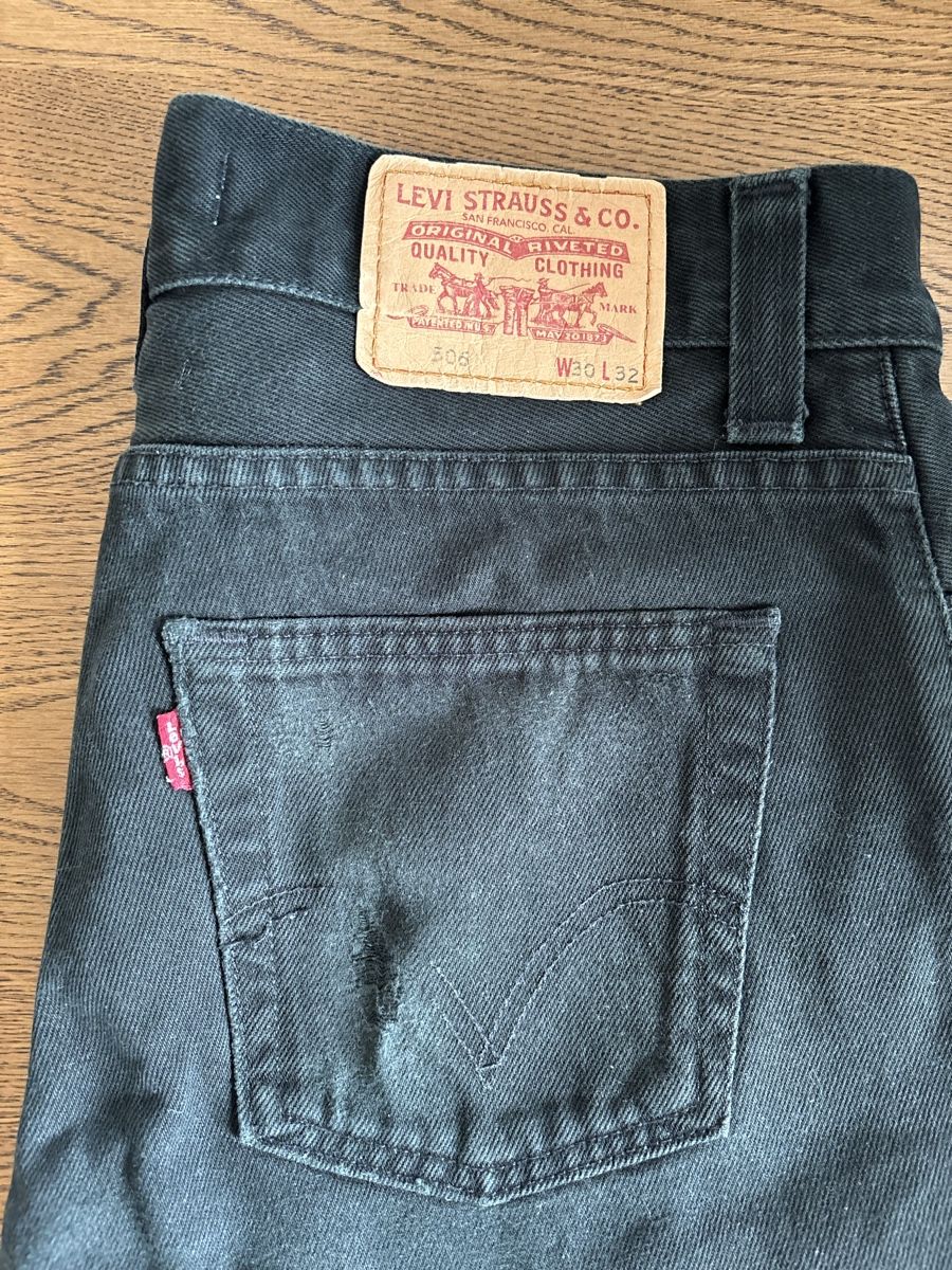 Levi's Pantaloni: Shorts Levis (M) – Usato da Allenwinden venduto da clamel