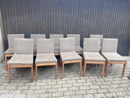 Set mit 10 Stühlen aus massivem Teakholz