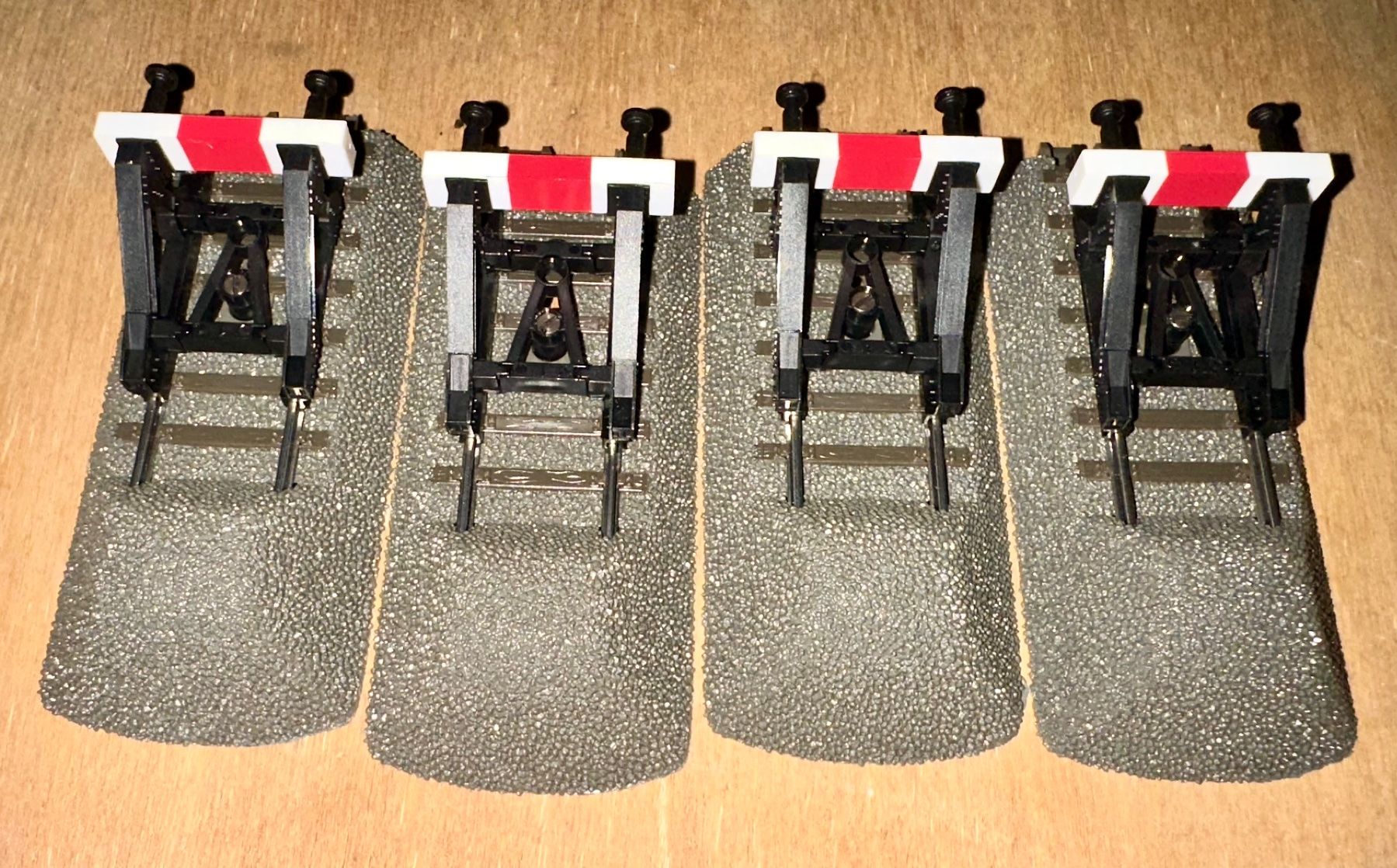 Märklin Modellini di ferrovie: 4x Märklin C Gleis Prellböcke – Usato da Oftringen venduto da ib.85 2
