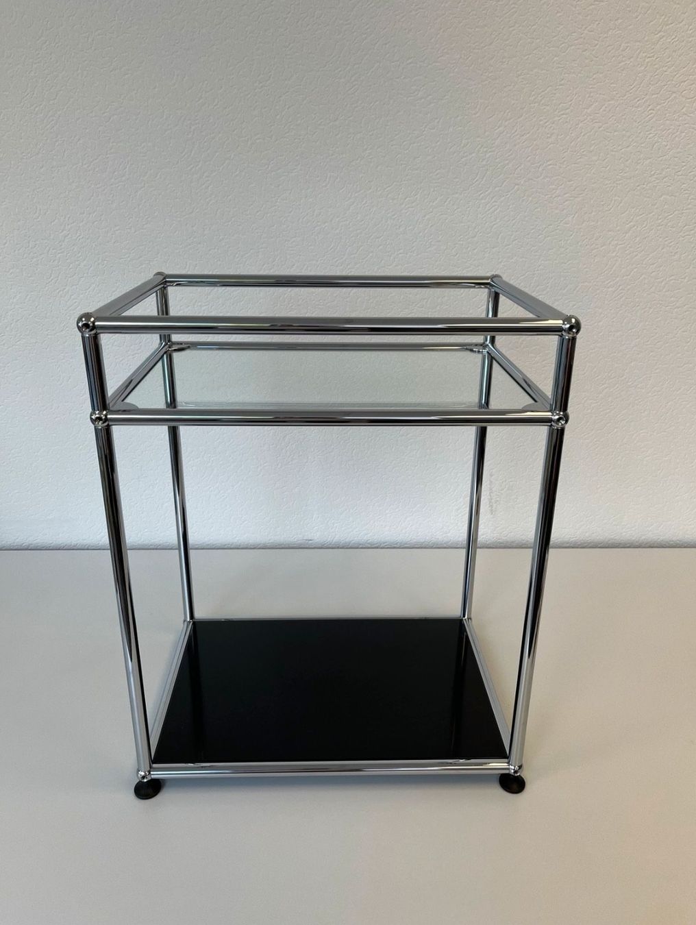 USM Scaffali: USM Wohnzimmer Regal (Schwarz oder Rot) – Usato da Zürich venduto da LUXUS2020 2