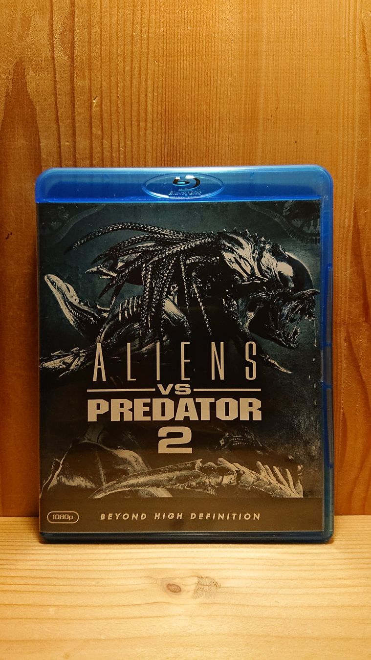 Tous les DVDs: ALIENS VS PREDATOR 2 auf Blu-Ray – D'occasion à Wilderswil par Exebub