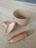 Fahreime, Käseschöpflöfel, Scleifstein mit Köcher. Miniatur.