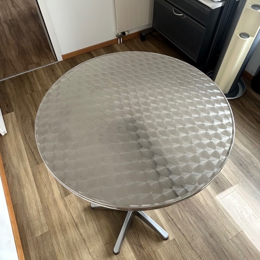 Tische: Aluminium Bistro- Stehtisch – Gebraucht aus Zürich von Arthi 1