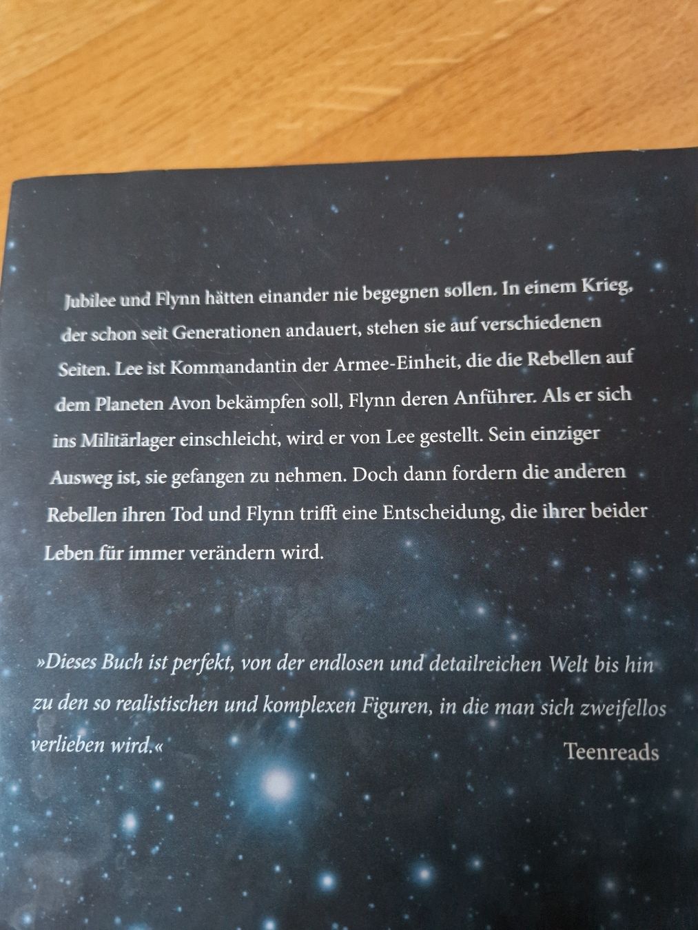 Libri: Roman 'These broken stars', fester Einband – Usato da Fislisbach venduto da mgr_yy8b 1