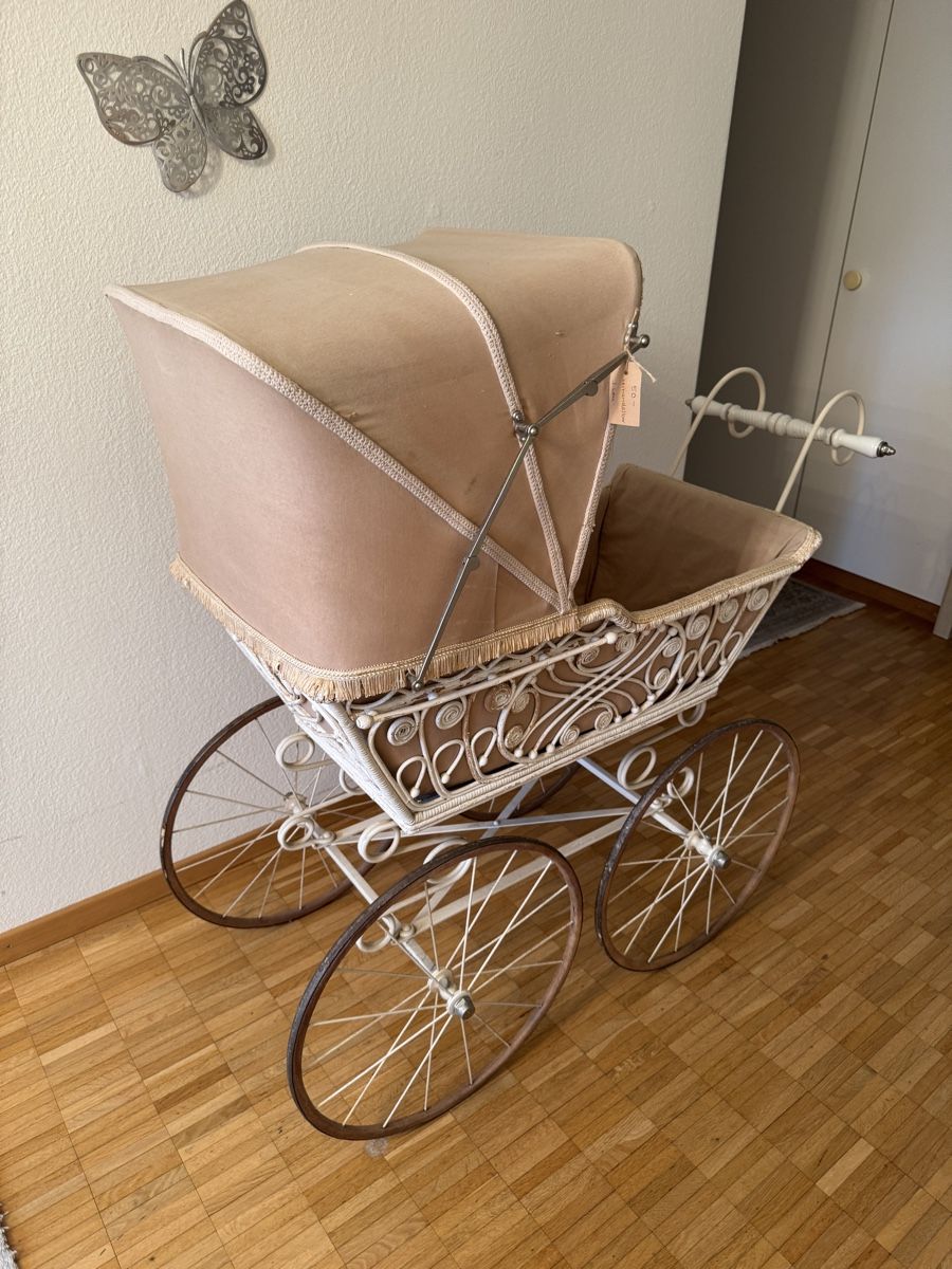 Poussette: Antiker Kinderwagen – D'occasion à Jona par BB42