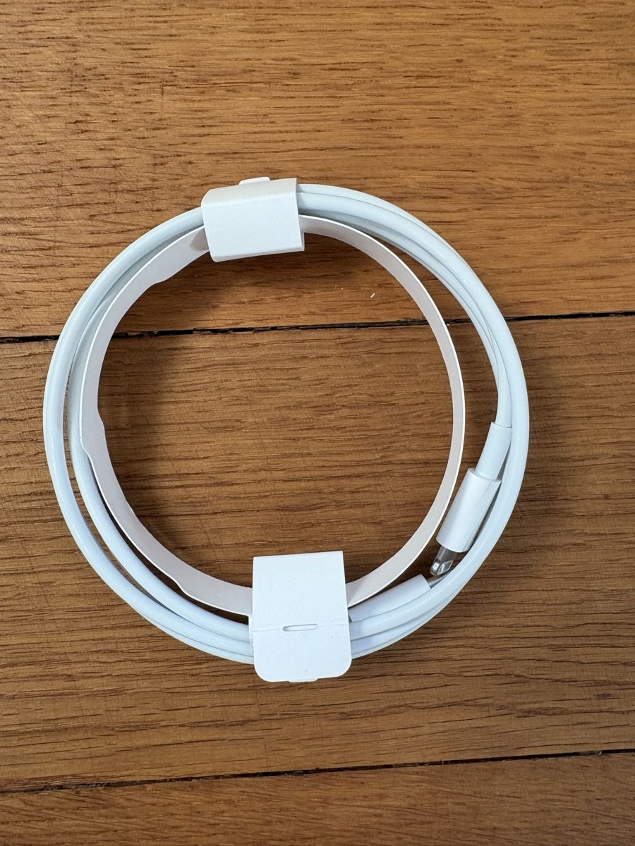 Apple Câbles: Apple USB‑C auf Lightning Kabel 1m – Neuf avec emballage d'origine à Zürich par my_butterbrot 2