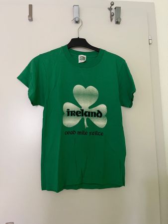 Vintage t shirt. Glücklich