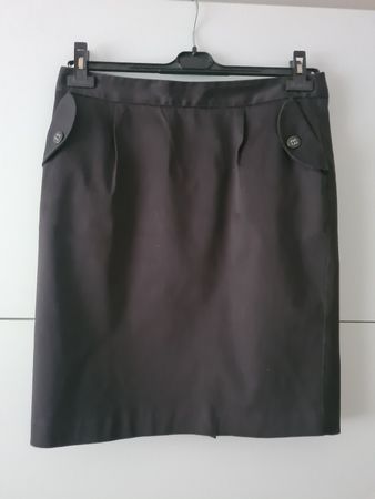 Kurzer schwarzer Business-Rock, Gr. 42