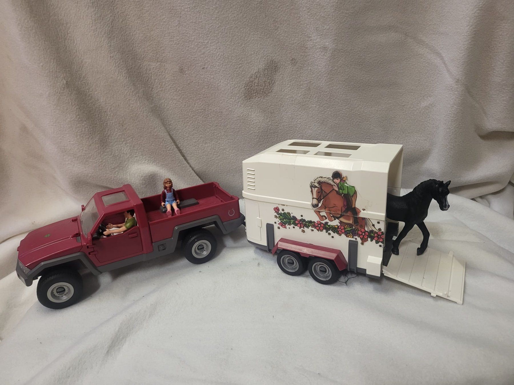Schleich Jouets: Schleich Pferdehof plus Pferde, XXL – D'occasion à Birsfelden par mim_bph7 5