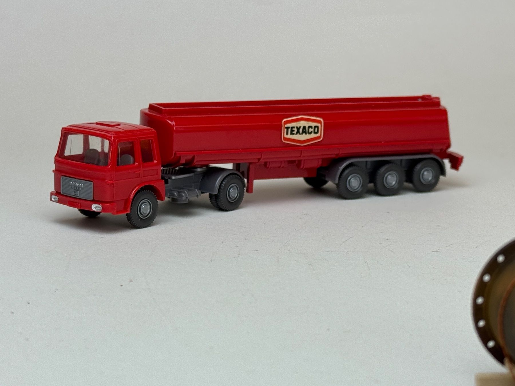 Wiking Modellini d'auto: Wiking MAN Tanksattelzug Esso – Usato da Elm venduto da Wikmtz