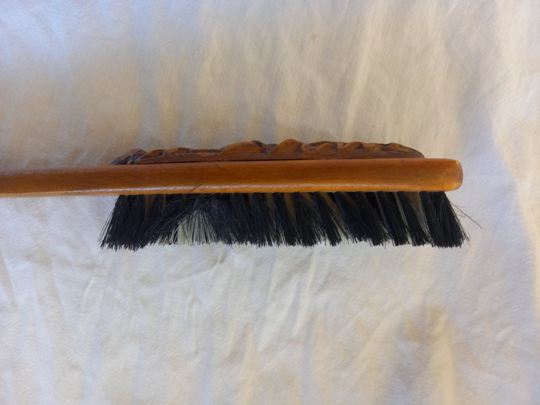 Sonstige Kleidung & Accessoires: Brosse à habits ancienne sculptée – Gebraucht aus Rossens FR von Souris1 7