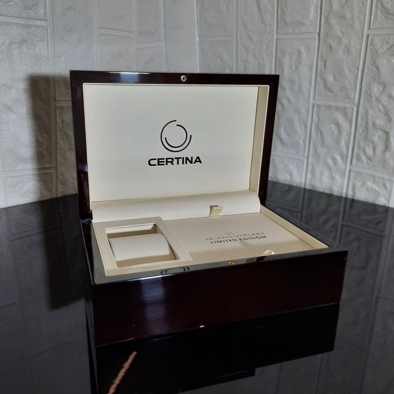 Certina Montres: Erstklassige Limited Edition Certina Uhrbox – D'occasion à Unterägeri par Altgoldschmuck
