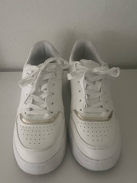 Scarpe da donna: Sneaker weiss/gold Gr. 39 Turnschuh – Usato da Reinach BL venduto da present4you