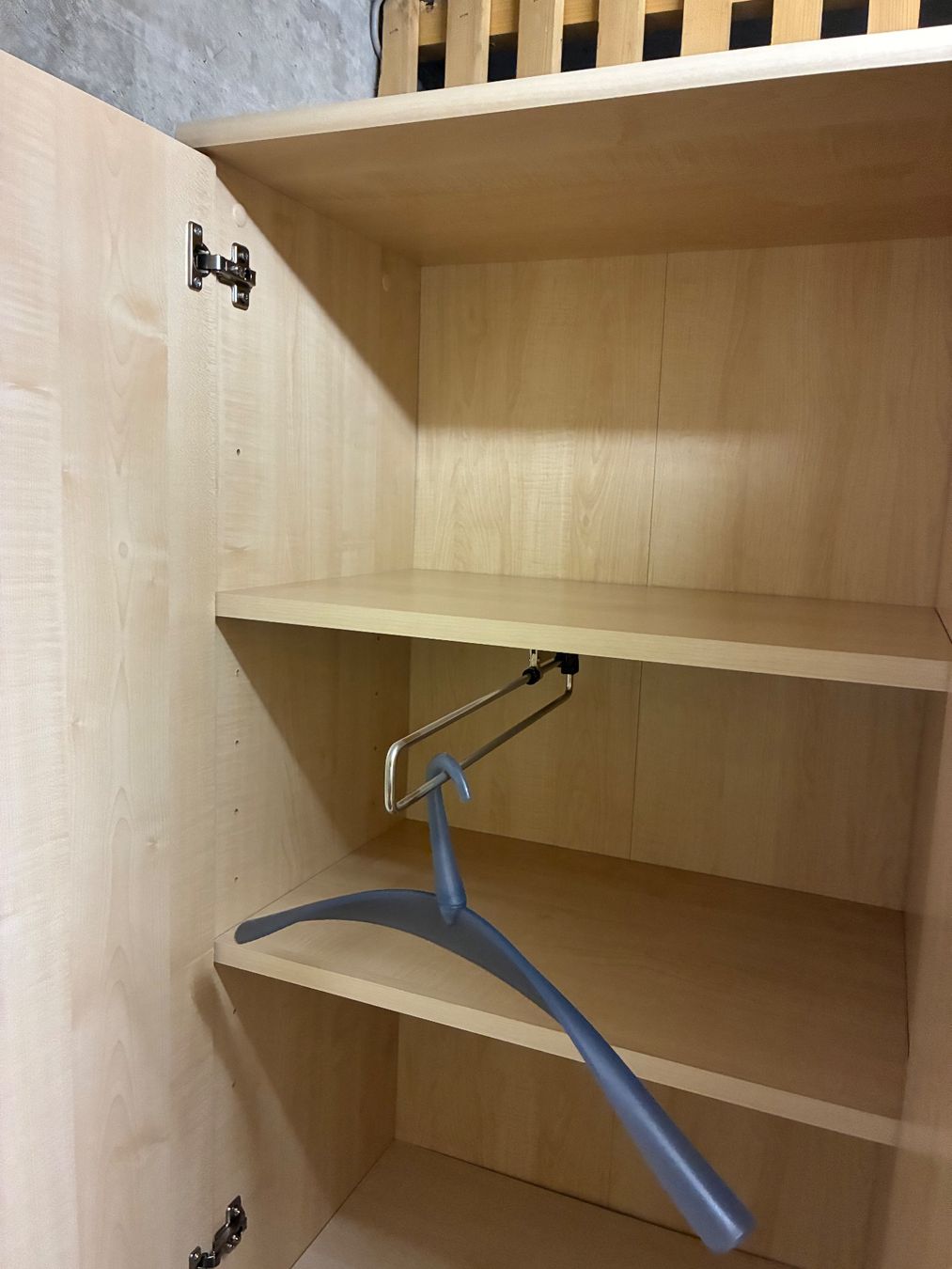 Armadi: Schmaler Schrank mit Spiegel, helles Holz – Usato da Baar venduto da Johan016 2