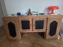 Schönes Sidedeboard/Kommode aus Holz mit Schieferplatten