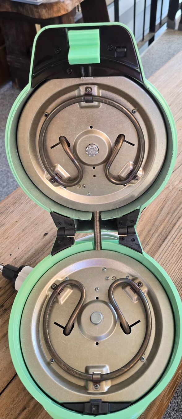 Backformen: Donuts / Cakepops/ Cupcakes- Maker von Bestron in Mint – Gebraucht aus Escholzmatt von Koenigskind2023 9